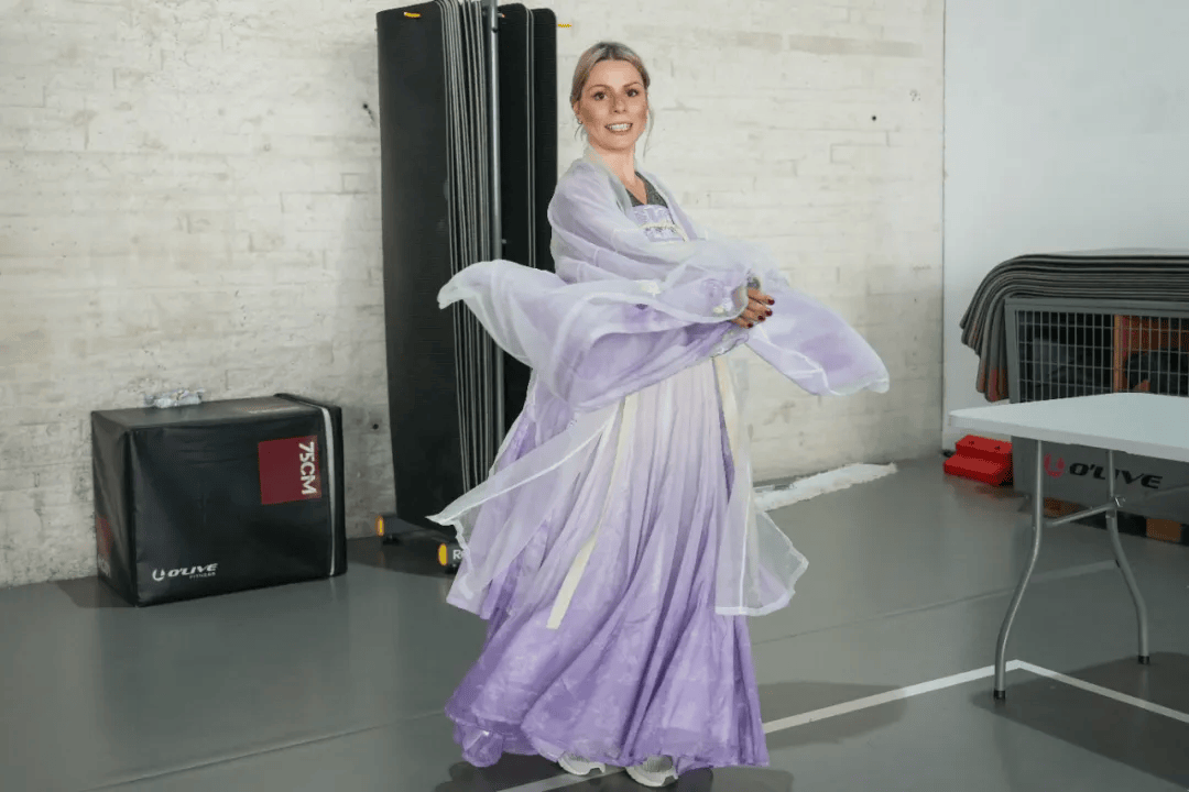 学生趣味运动会如何让中西青年“玩”成一片？开元棋牌汉服、塔罗、运动破冰！第二届中西大(图5)